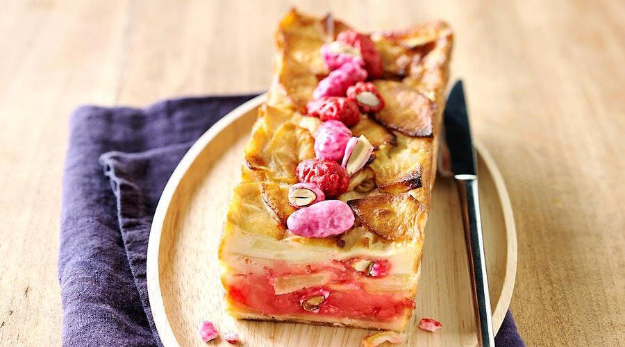 Gâteau invisible aux pommes et pralines roses 