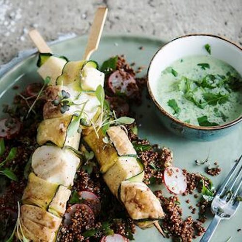 Brochettes de skrei, salade de quinoa et radis 