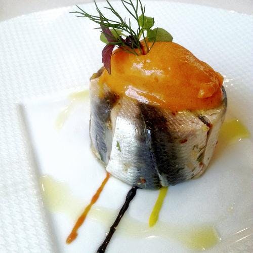 Moelleux de sardines, fondue de poivrons, sorbet tomate 