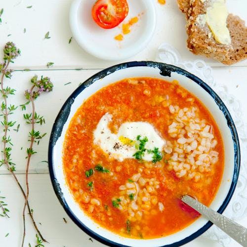 Soupe de tomate et de riz au thym frais 