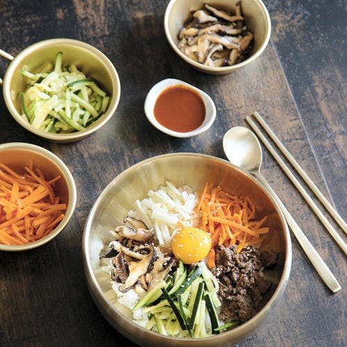 Bibimbap (bol de riz et légumes, recette coréenne) 