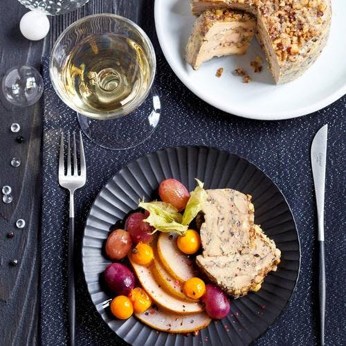 Terrine de foie gras aux noisettes, fruits poêlés 