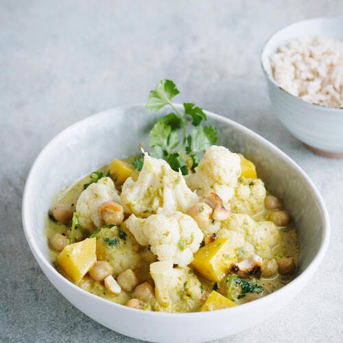 Curry de chou-fleur aux pois chiches et pommes de terre 