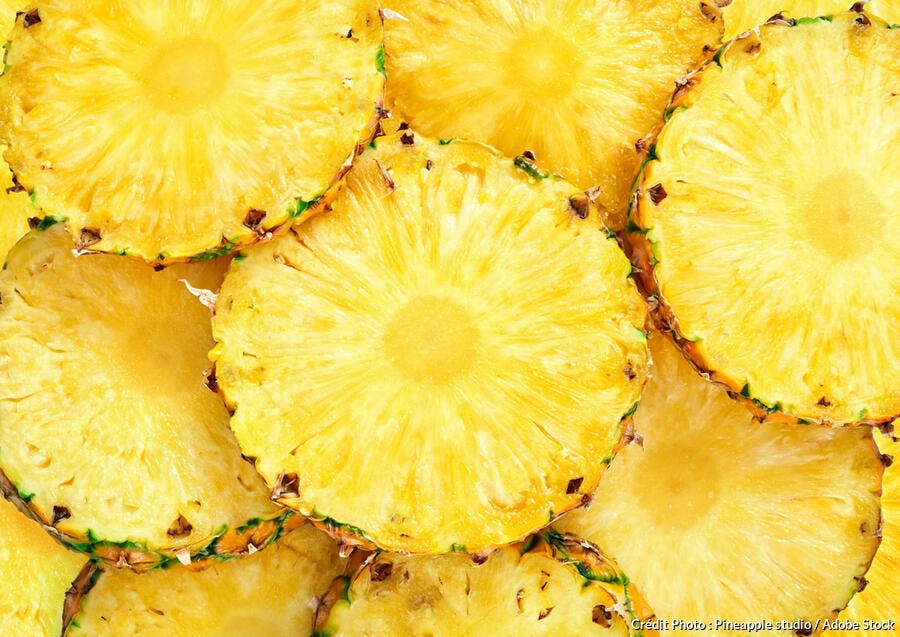 Tranches d'ananas, zoom sur la chair du fruit 