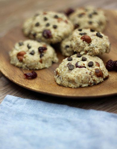 Cookies sans cuisson aux fruits secs et pépites de chocolat