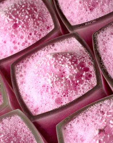 Neige de sucre aux pétales de rose