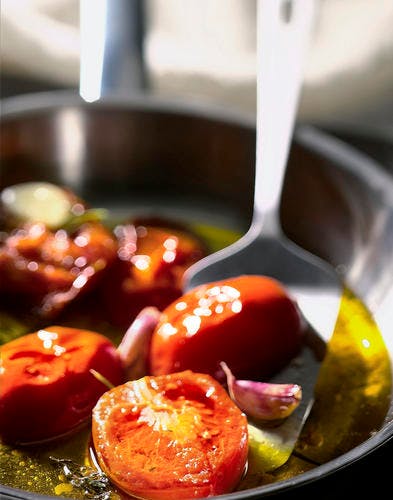 Tomates olivette confites à l’huile et à l’ail