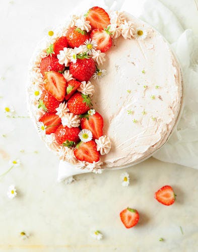 Layer cake au chocolat, mascarpone & fraises