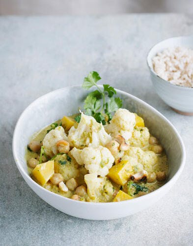 Curry de chou-fleur aux pois chiches et pommes de terre