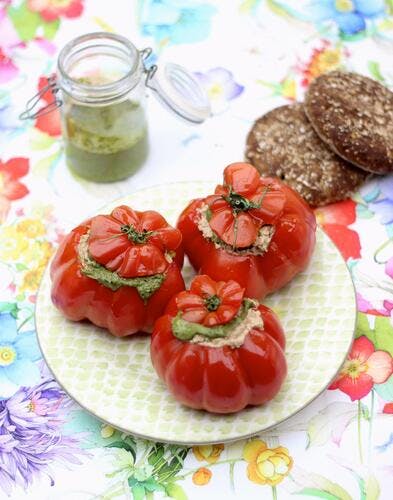 Tomate farcie et basilic