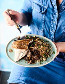 Filets de limande-sole, champignons grillés et taboulé aux herbes