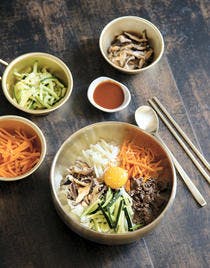 Bibimbap (bol de riz et légumes, recette coréenne)