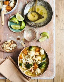 Tagliatelles aux légumes, bouillon curry-coco