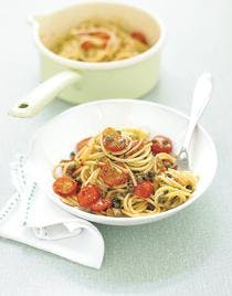 spaghettis aux tomates cerises et aux câpres