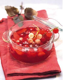 Fruits rouges pris en gelée de groseille