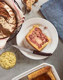 Pâté en croûte de jarret de porc et foie gras