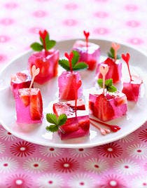 Cubes de gelée de rhubarbe à la fraise