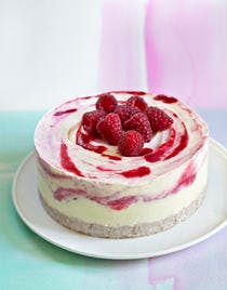 Cheesecake glacé à la rose et aux framboises