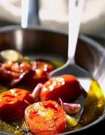 Tomates olivette confites à l’huile et à l’ail