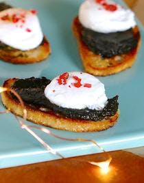 Mini-tartines caviar à la boutargue, oeufs de caille