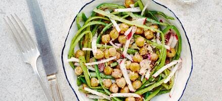 Salade d'asperges vertes et radis aux pois chiches