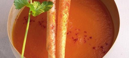 Velouté de carottes à l'orientale, sticks au piment doux