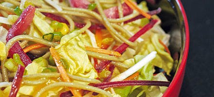 Salade aux nouilles japonaises