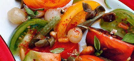 Salade de tomates à la sauce romesco