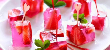 Cubes de gelée de rhubarbe à la fraise