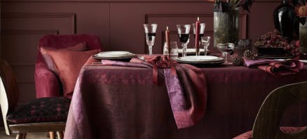 Table dressée avec les produits français d'Ensemble à Table (linge de maison, vaisselle, couverts...) 