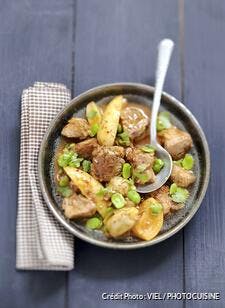 Tajine d'agneau aux fèves, pommes de terre et citron confit