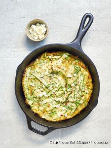 Frittata aux rubans d'asperge et aux miettes de chèvre