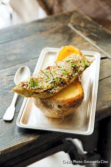 Velouté de butternut, tartines au foie gras et gomasio de châtaigne 