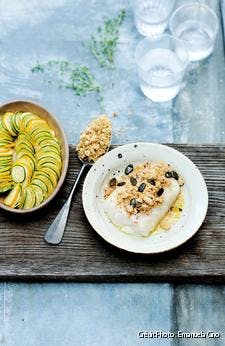 Cabillaud au crumble de noisette, tian de courgettes au citron