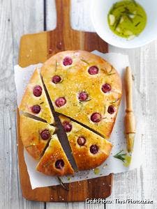 Focaccia au raisin et romarin