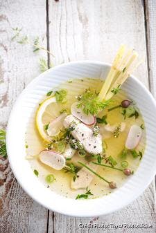 Bouillon de volaille aux radis et à la citronnelle