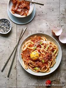 Nouilles udon au kimchi et jaune d’oeuf