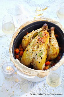 Chapon en cocotte lutée, farci au foie gras et truffé