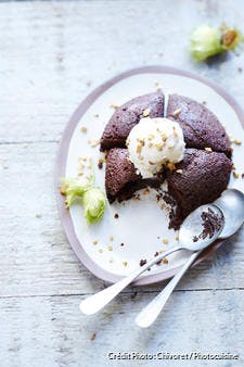 Bowl cake chocolat, noisettes et glace vanille