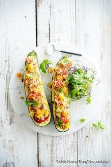 Courgettes farcies à la semoule et aux légumes