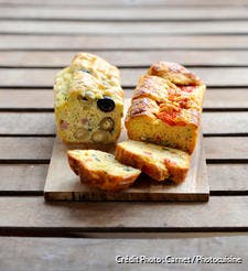 Cake tomate-fromage et cake aux deux olives