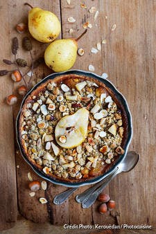 Crumble aux poires, noisettes et amandes