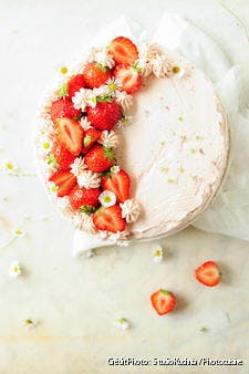 Layer cake au chocolat, mascarpone & fraises