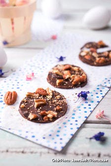 Mendiants au chocolat et noix