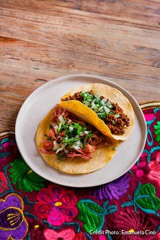 Tacos de carnitas et tacos au chorizo