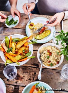 Tajine de poulet au miel, carottes et courgettes nouvelles