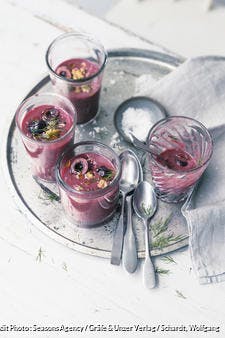 Soupe de betterave aux cerises et noix