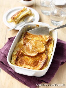 Gratin brioché aux poires et caramel au beurre salé