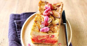 Gâteau invisible aux pommes et pralines roses
